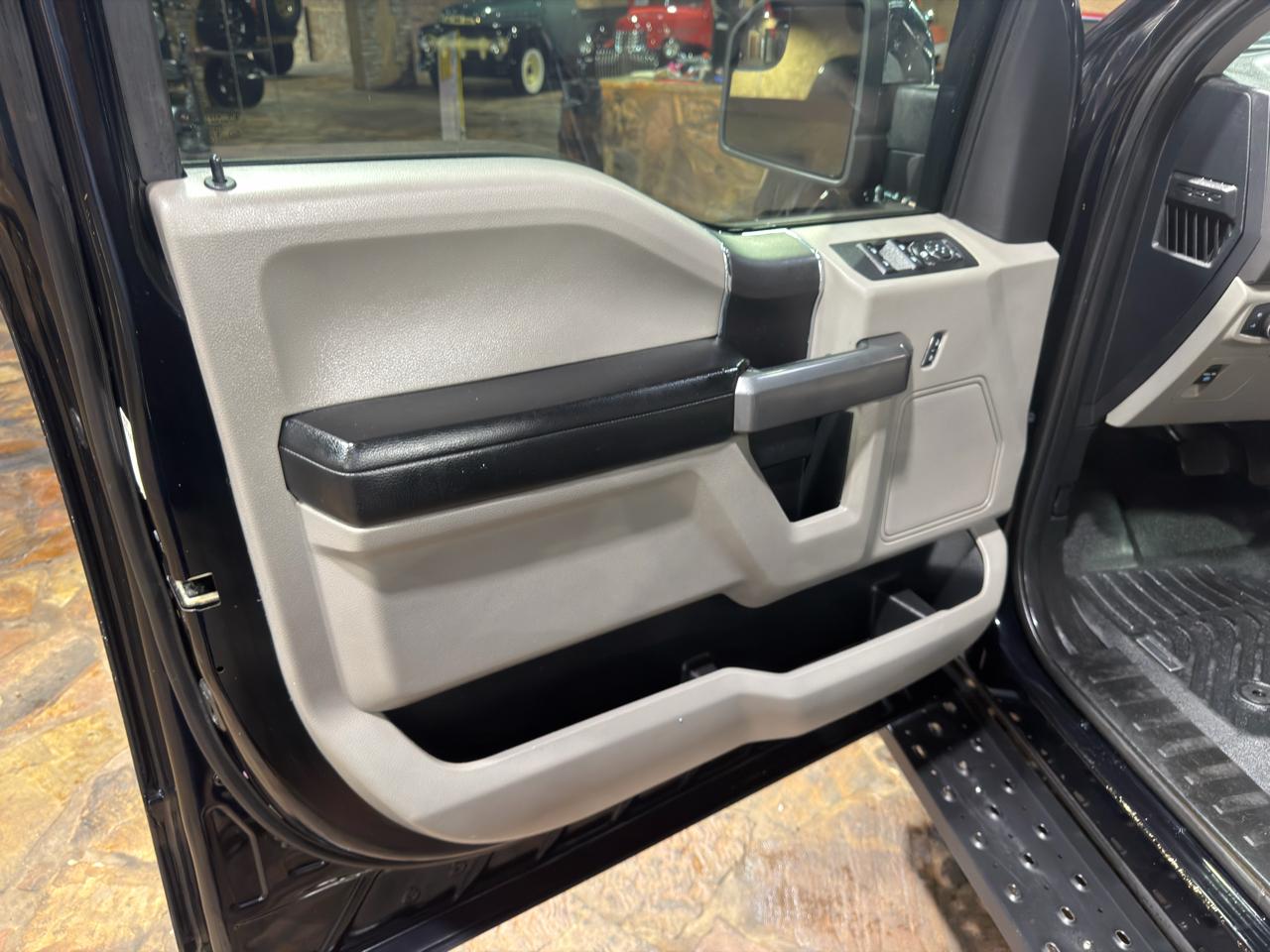 Ford F-150 2WD SuperCrew 150" XLT 2018