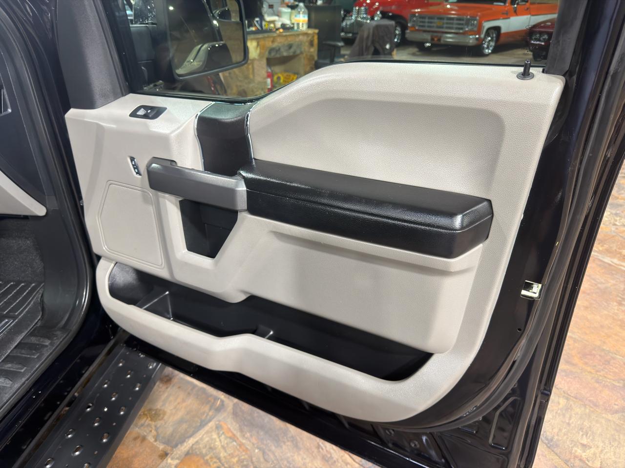 Ford F-150 2WD SuperCrew 150" XLT 2018