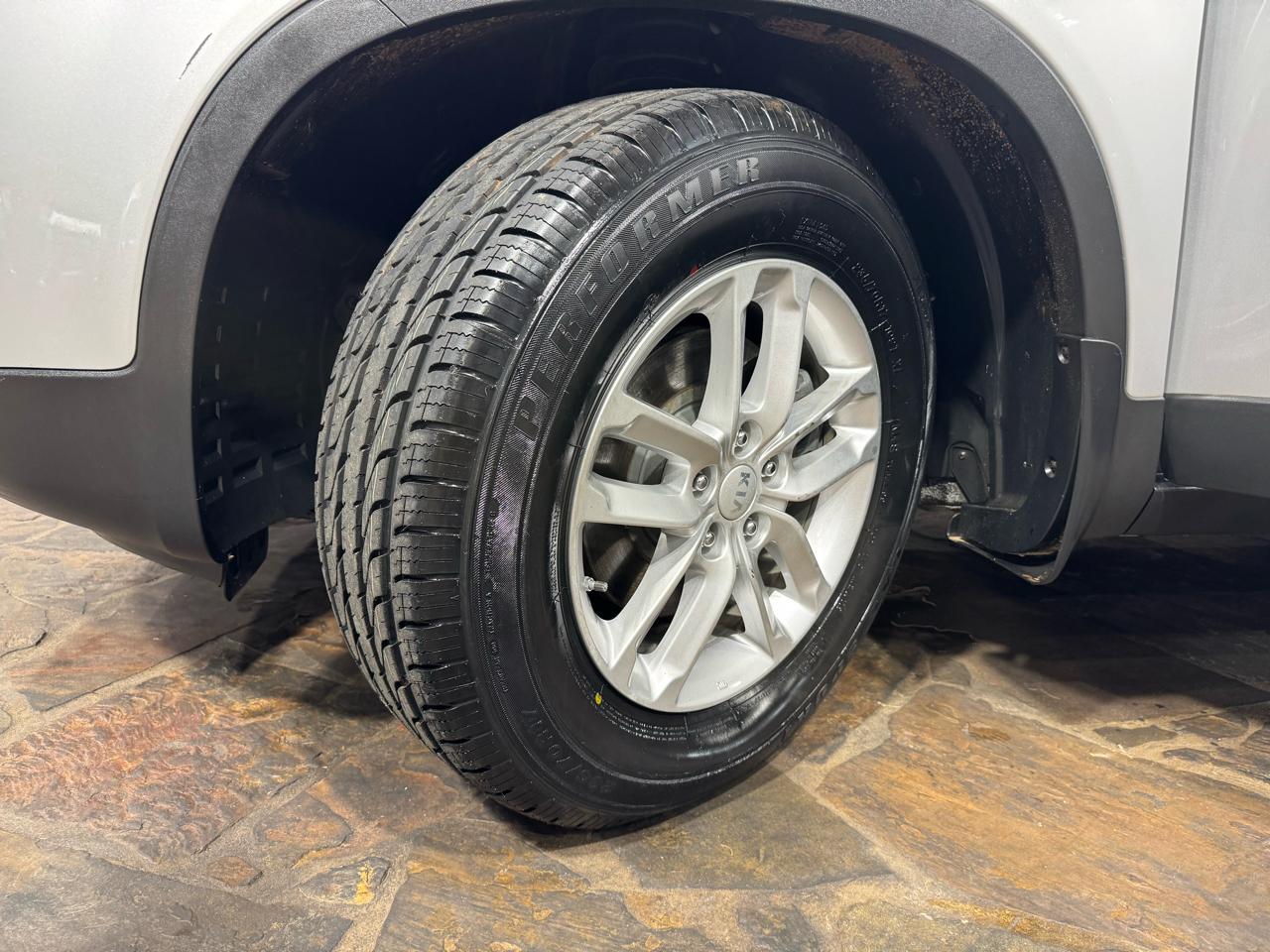 Kia Sorento 2WD 4dr I4 LX 2014