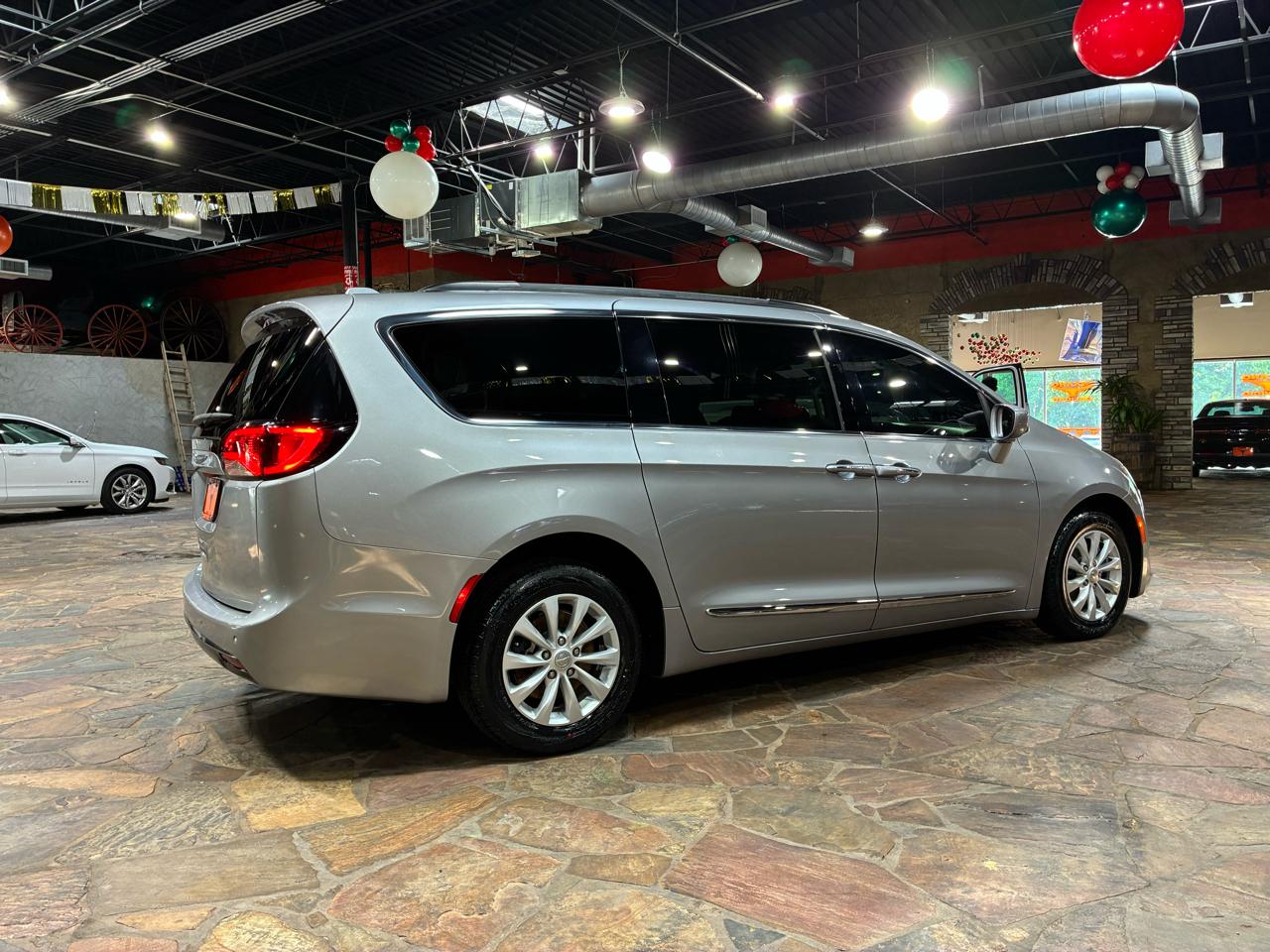 Chrysler Pacifica Touring-L FWD 2017