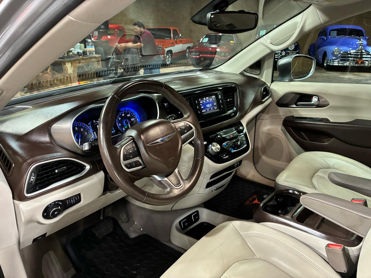 Chrysler Pacifica Touring-L FWD 2017