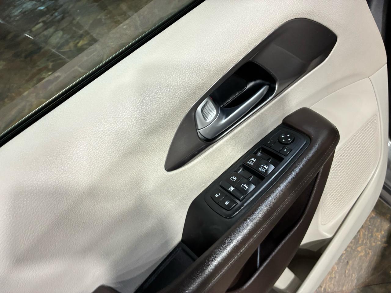 Chrysler Pacifica Touring-L FWD 2017