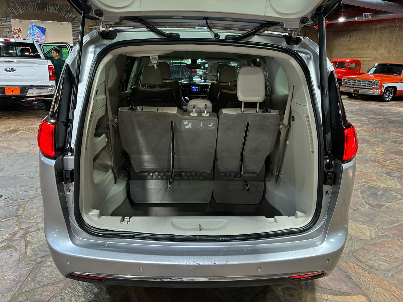 Chrysler Pacifica Touring-L FWD 2017
