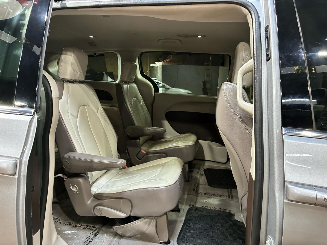 Chrysler Pacifica Touring-L FWD 2017