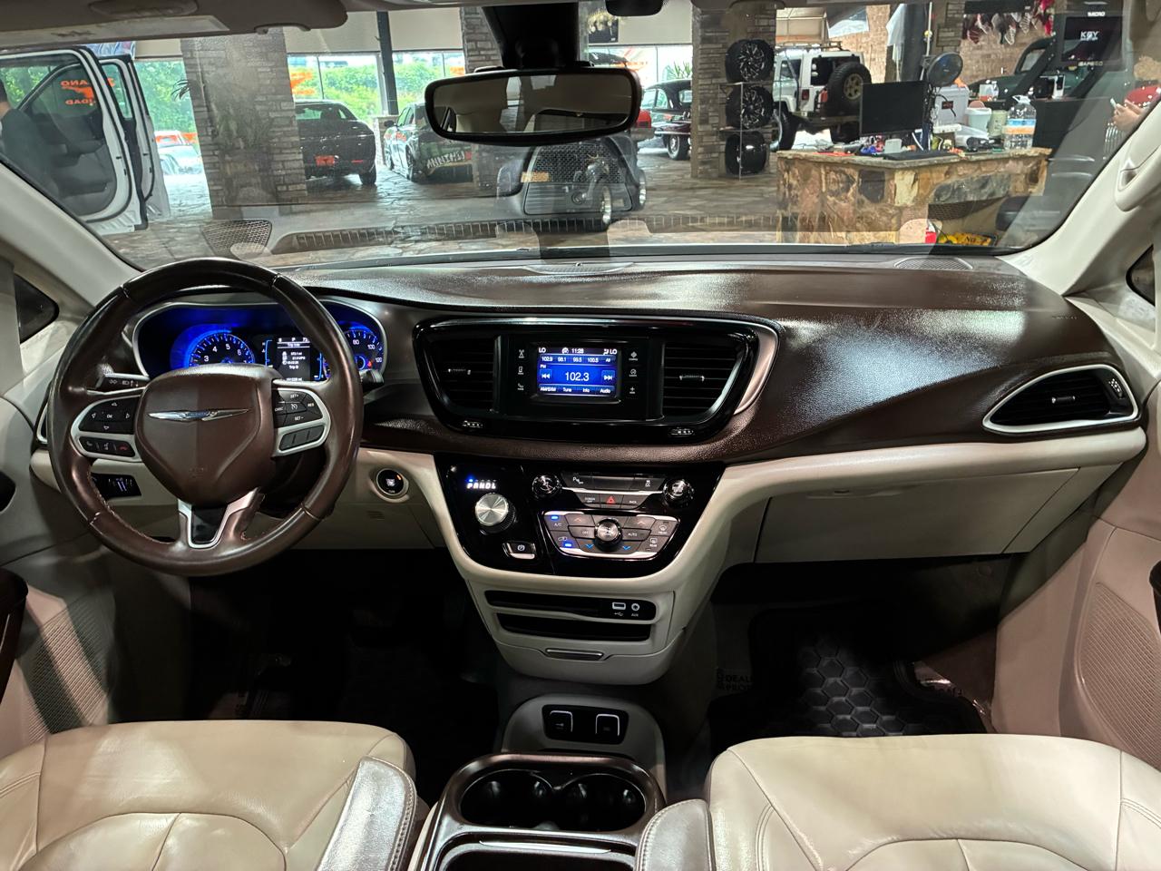 Chrysler Pacifica Touring-L FWD 2017
