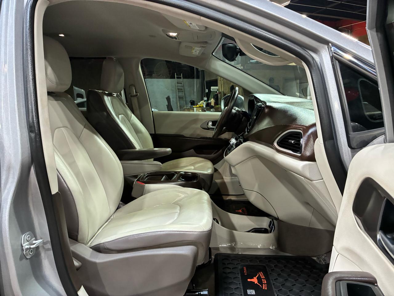 Chrysler Pacifica Touring-L FWD 2017