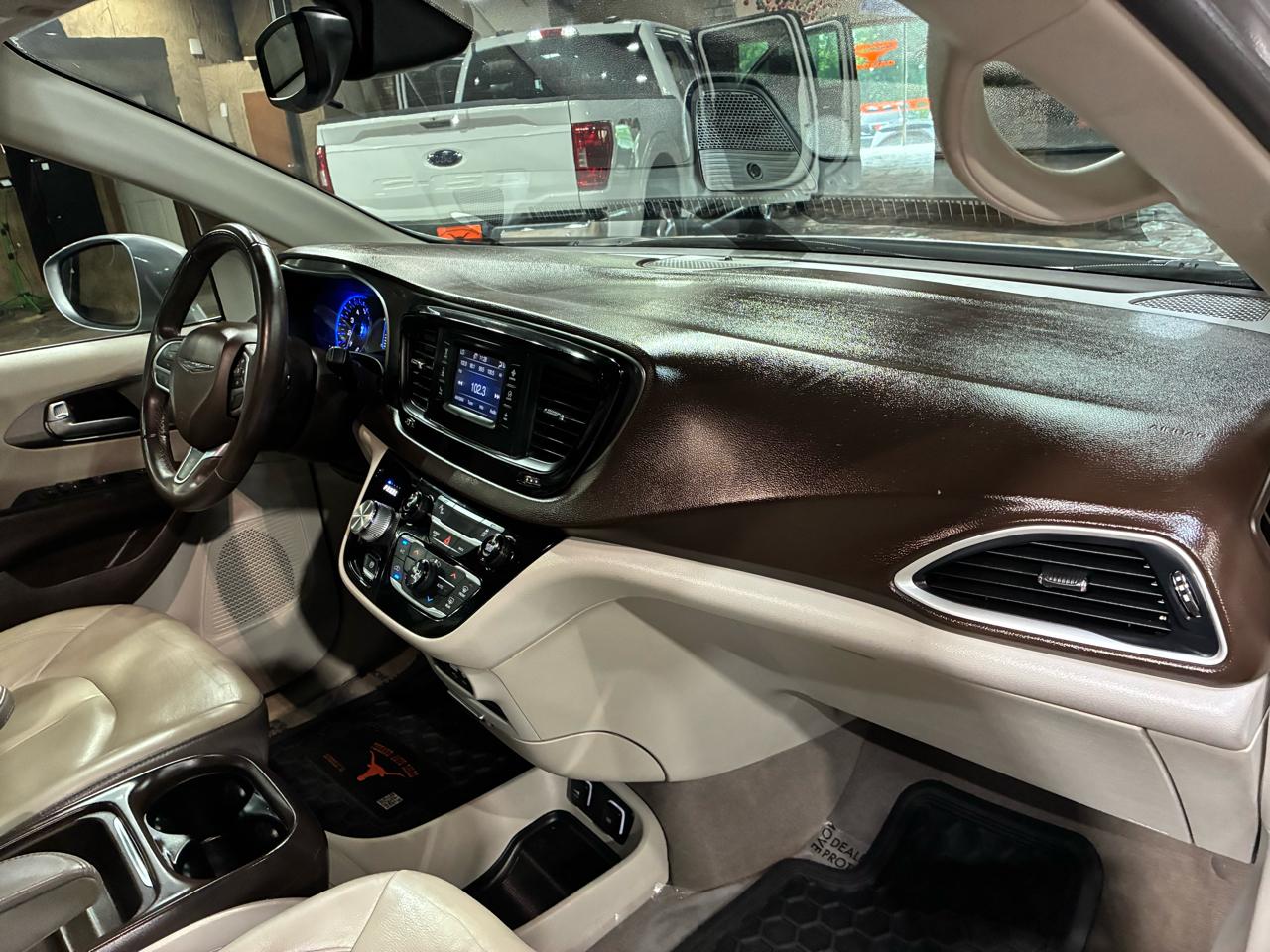 Chrysler Pacifica Touring-L FWD 2017