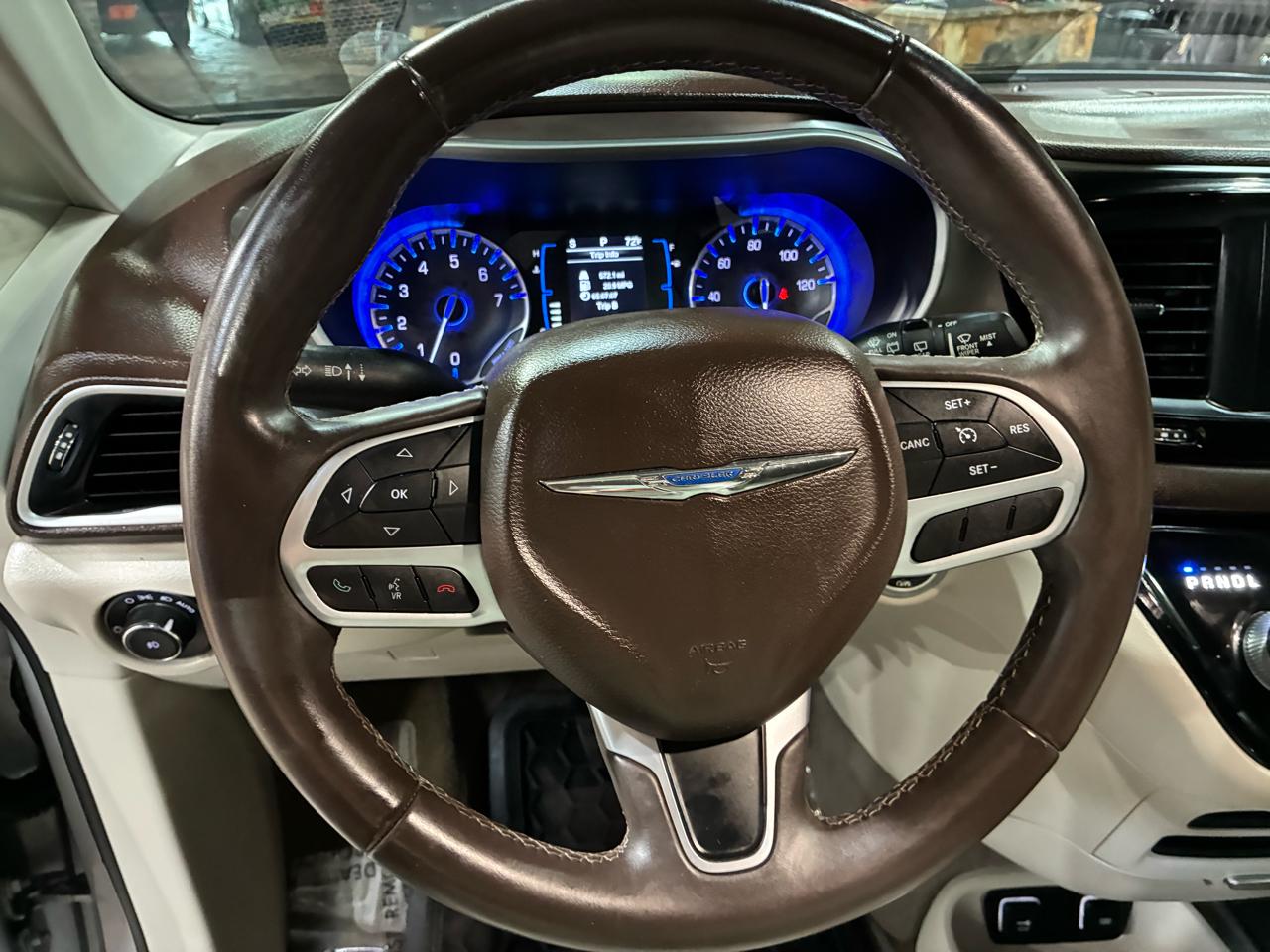 Chrysler Pacifica Touring-L FWD 2017
