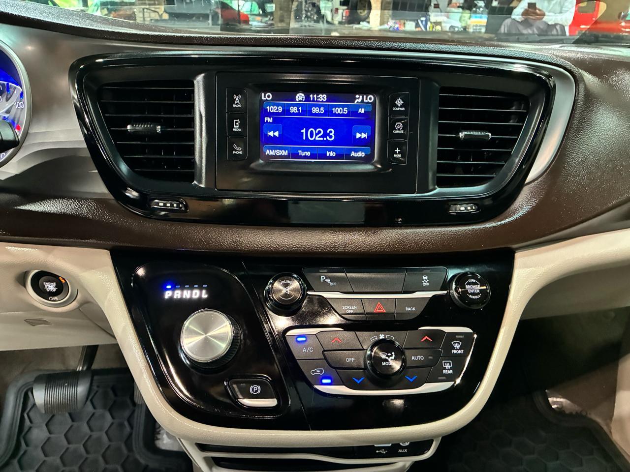 Chrysler Pacifica Touring-L FWD 2017