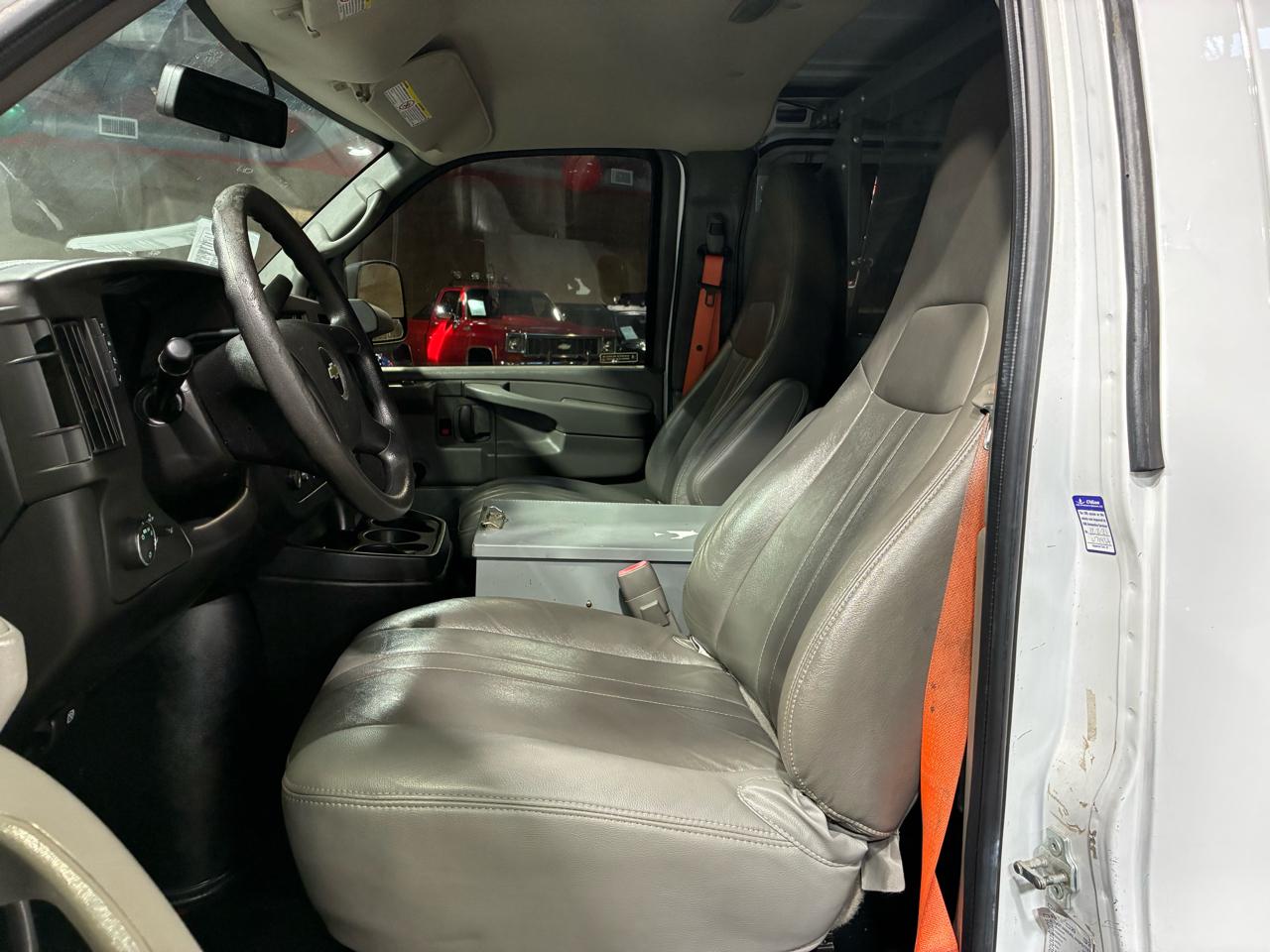 Chevrolet Express Cargo Van RWD 2500 135" 2013