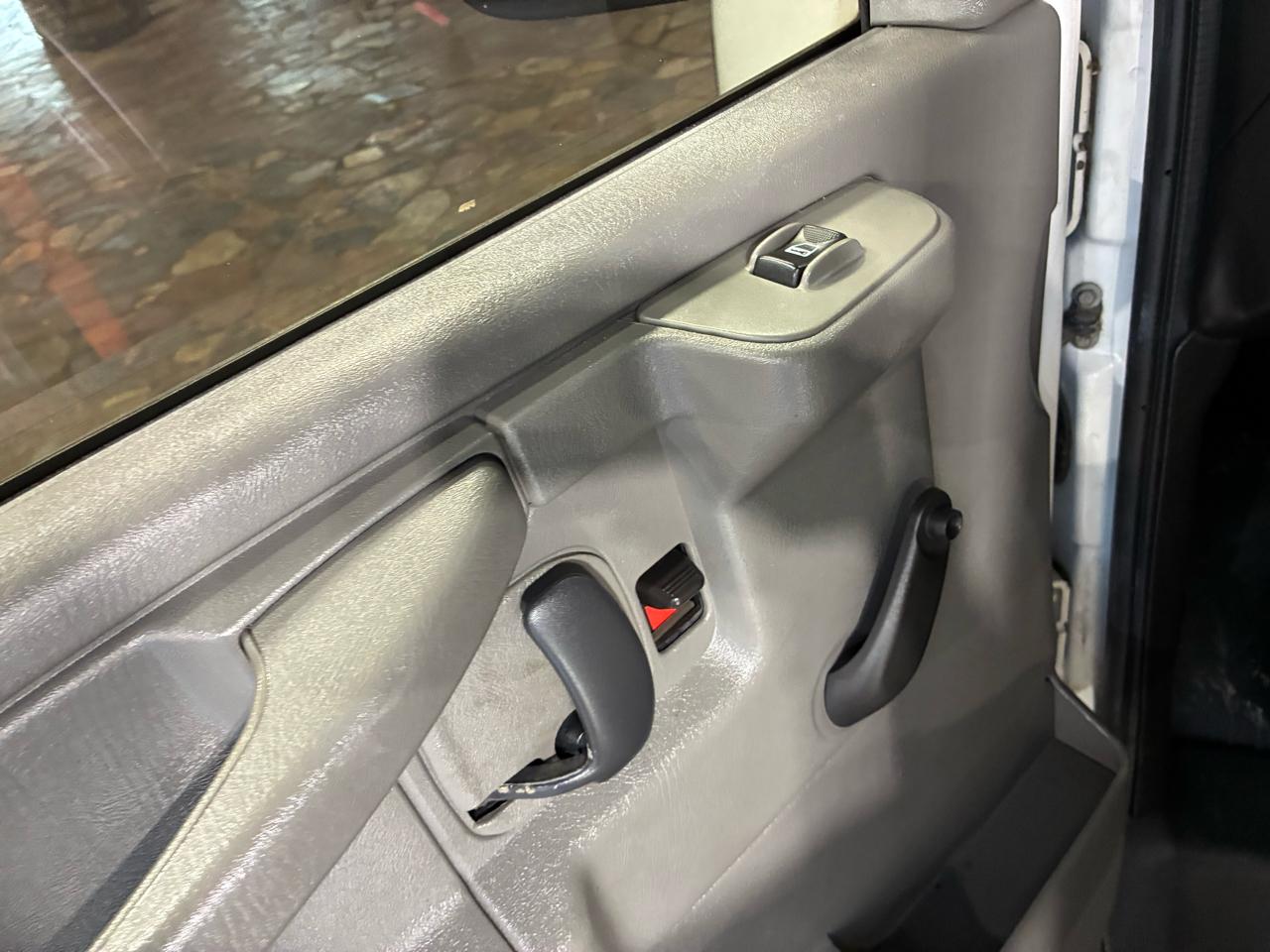 Chevrolet Express Cargo Van RWD 2500 135" 2013