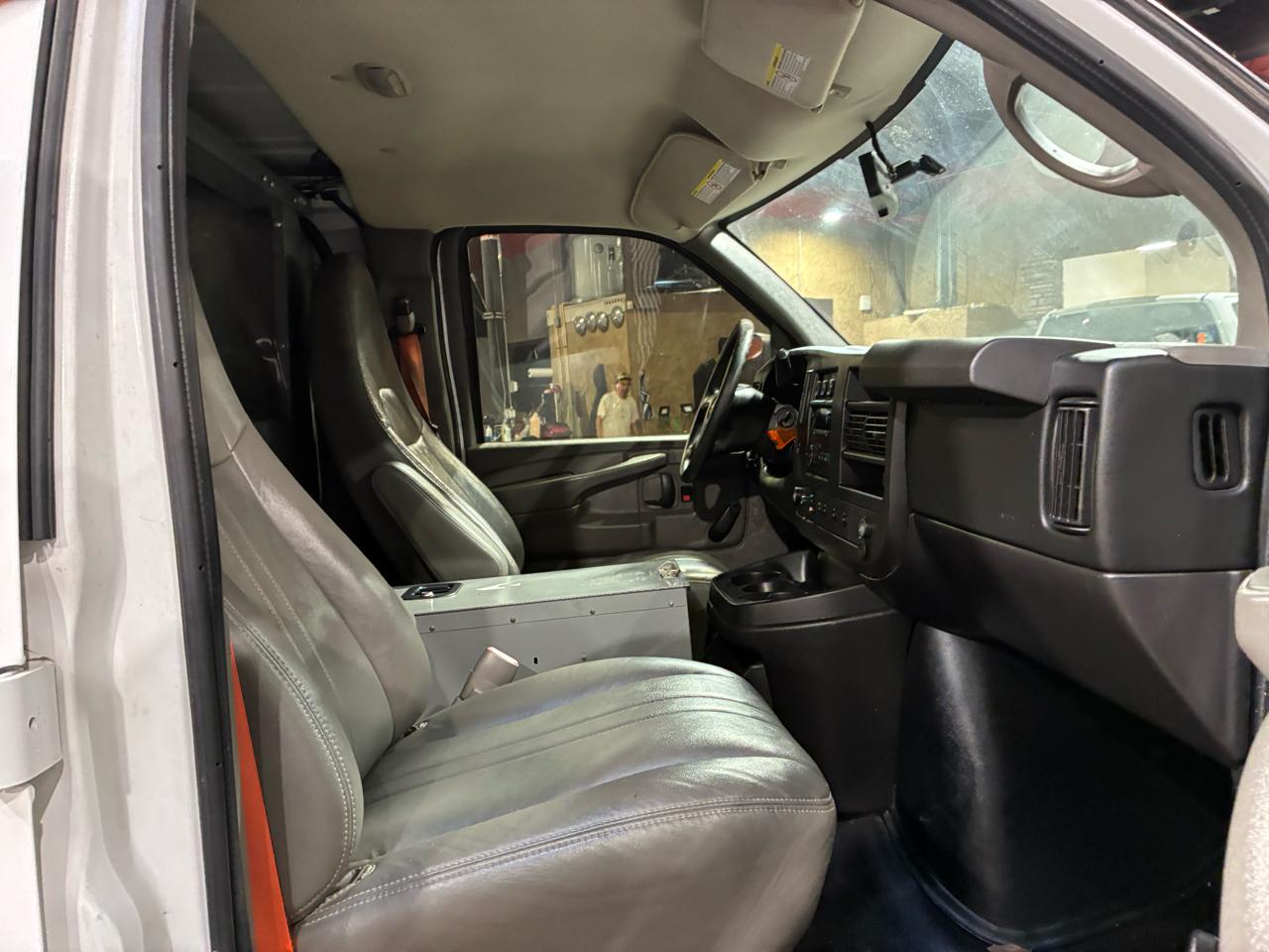 Chevrolet Express Cargo Van RWD 2500 135" 2013