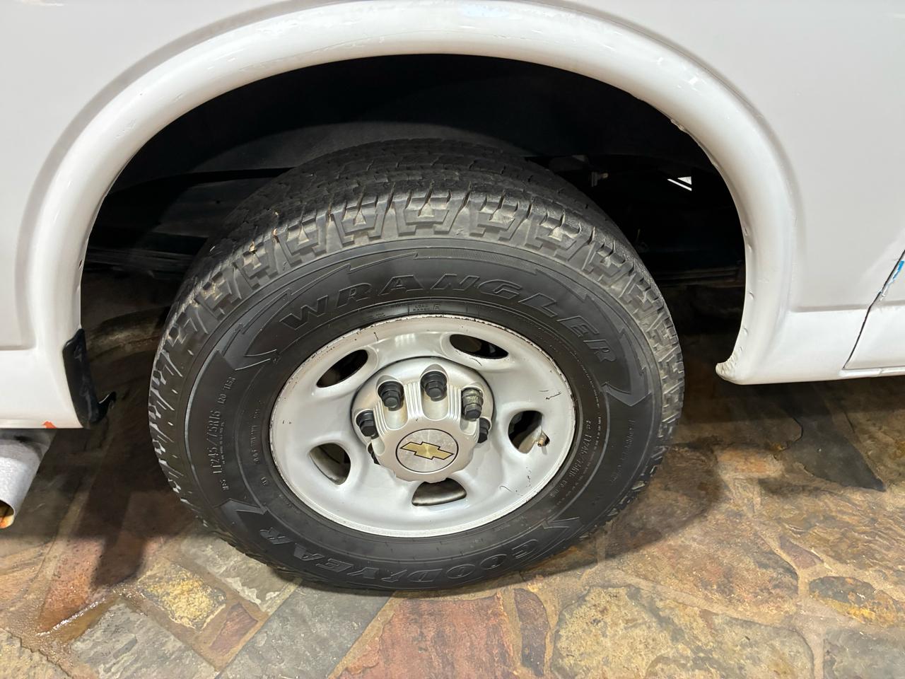 Chevrolet Express Cargo Van RWD 2500 135" 2013