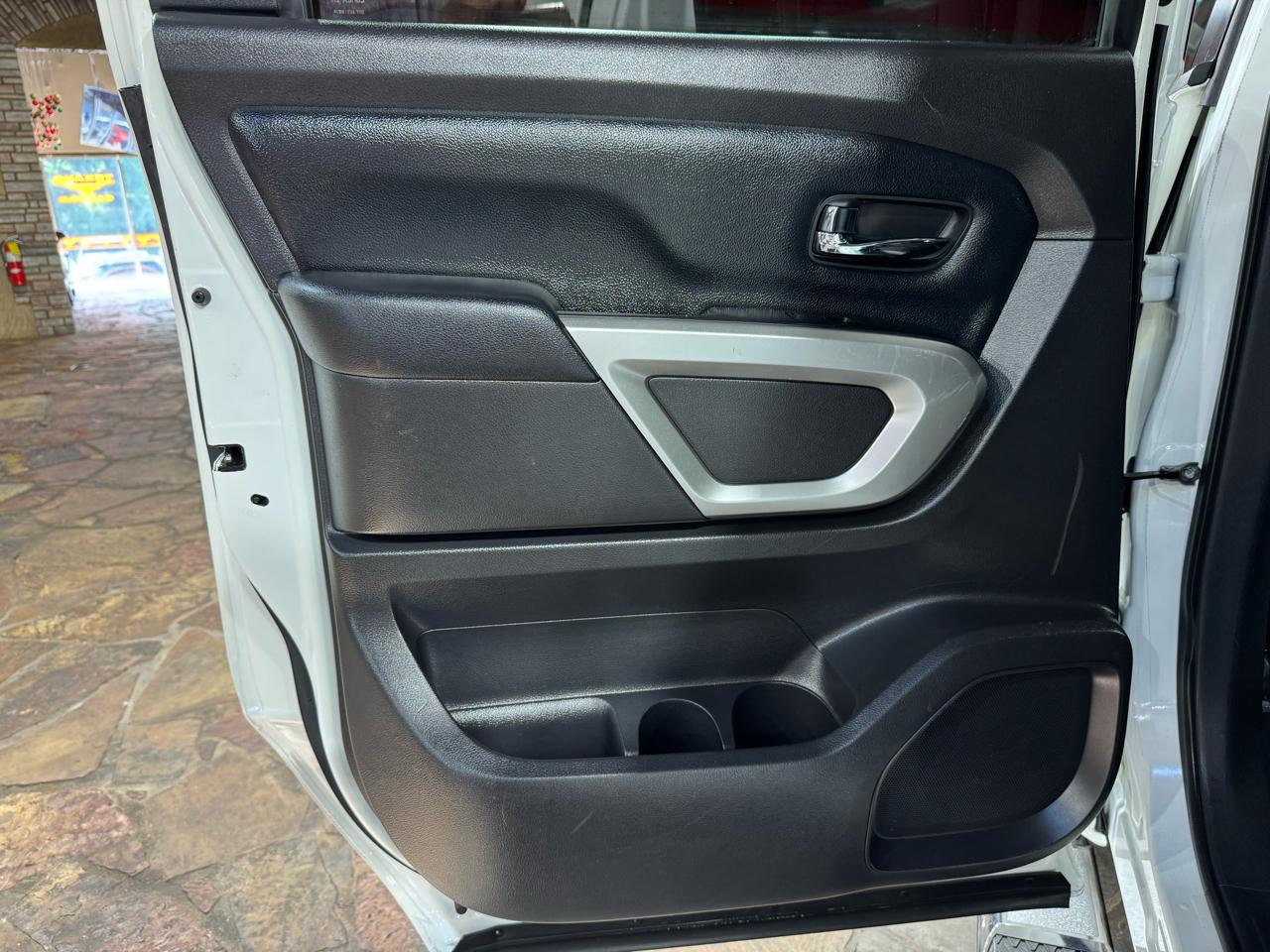 Nissan Titan XD 4x2 Gas Crew Cab SV 2017
