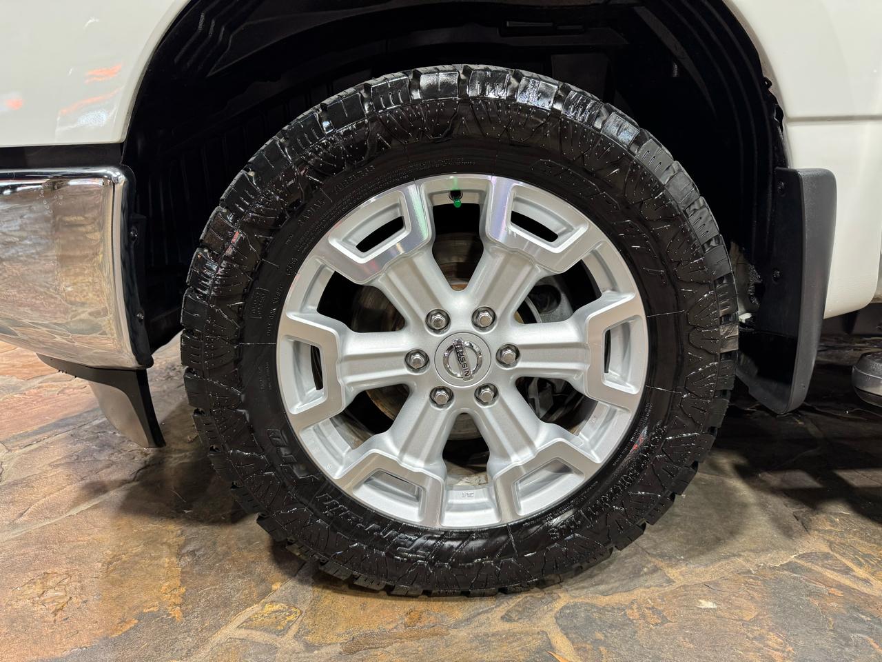Nissan Titan XD 4x2 Gas Crew Cab SV 2017