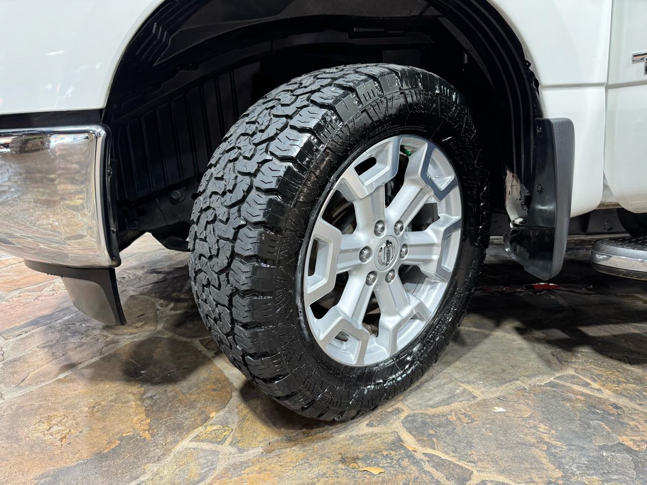 Nissan Titan XD 4x2 Gas Crew Cab SV 2017