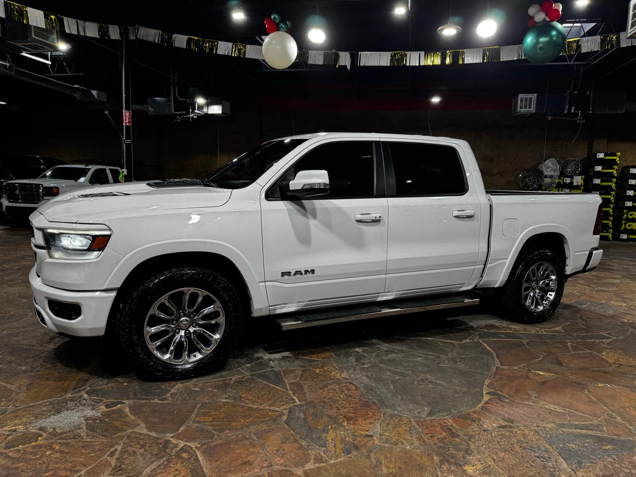 RAM 1500 Laramie 4x4 Crew Cab 5'7" Box 2021