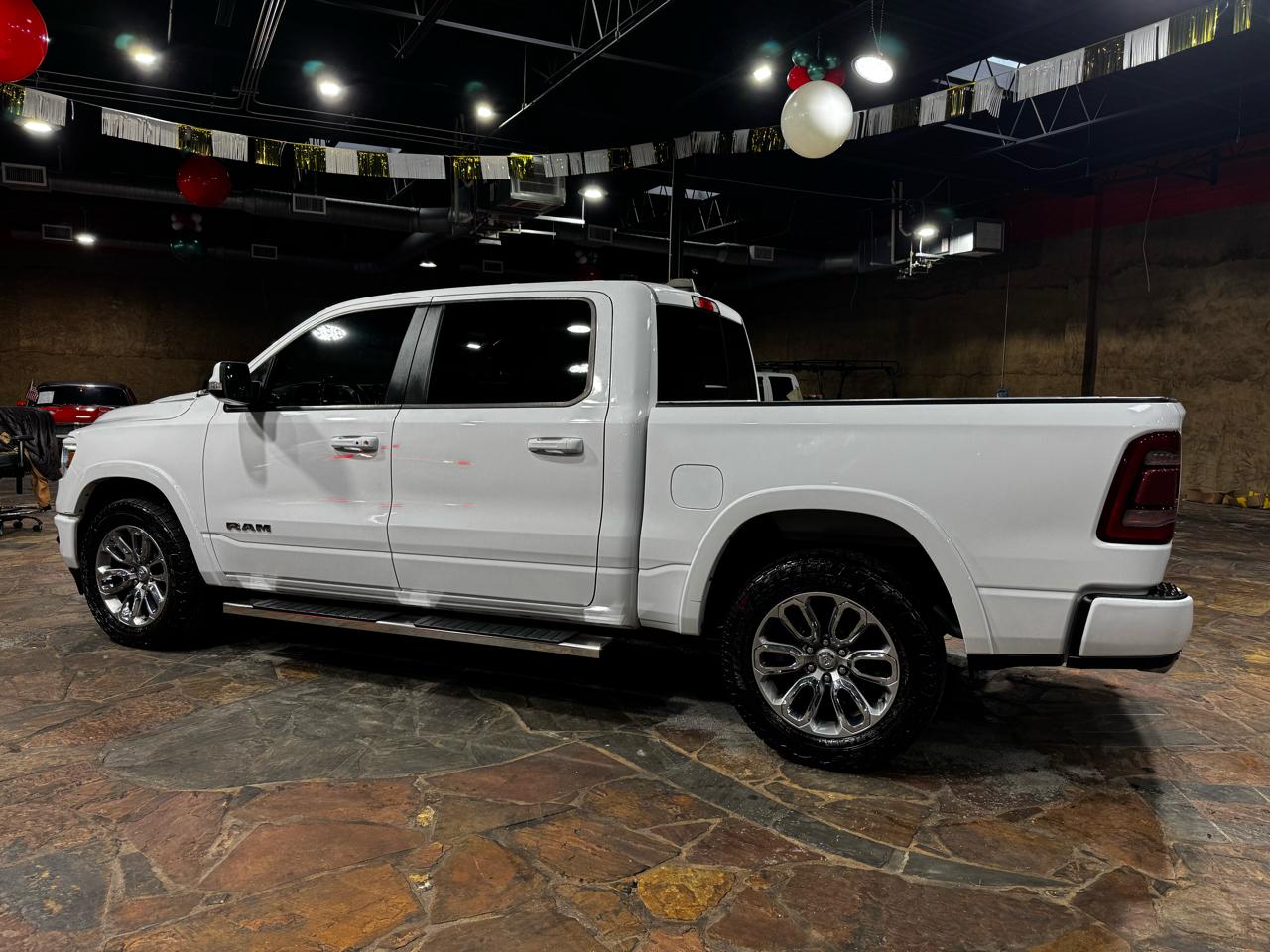 RAM 1500 Laramie 4x4 Crew Cab 5'7" Box 2021