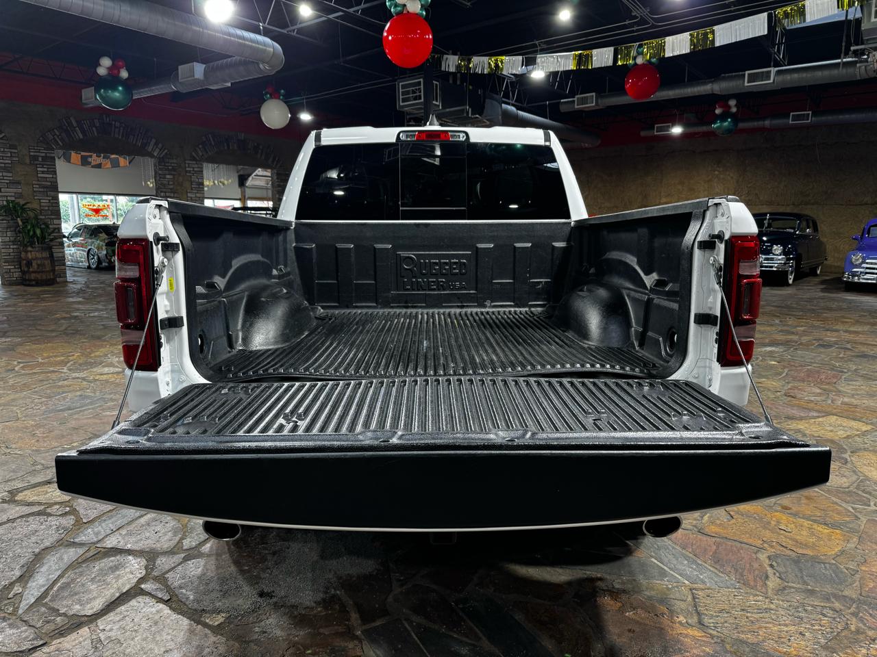 RAM 1500 Laramie 4x4 Crew Cab 5'7" Box 2021
