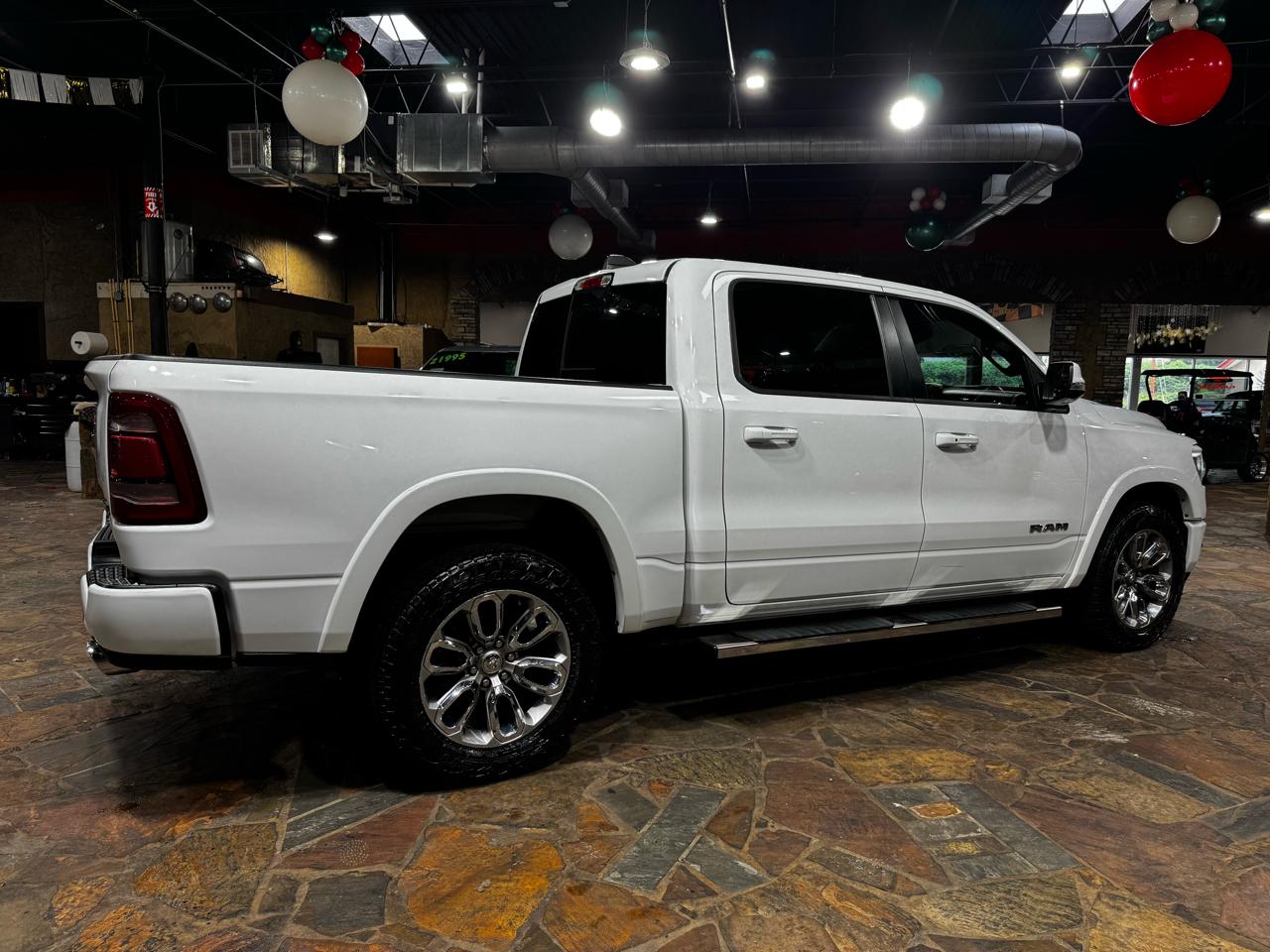 RAM 1500 Laramie 4x4 Crew Cab 5'7" Box 2021