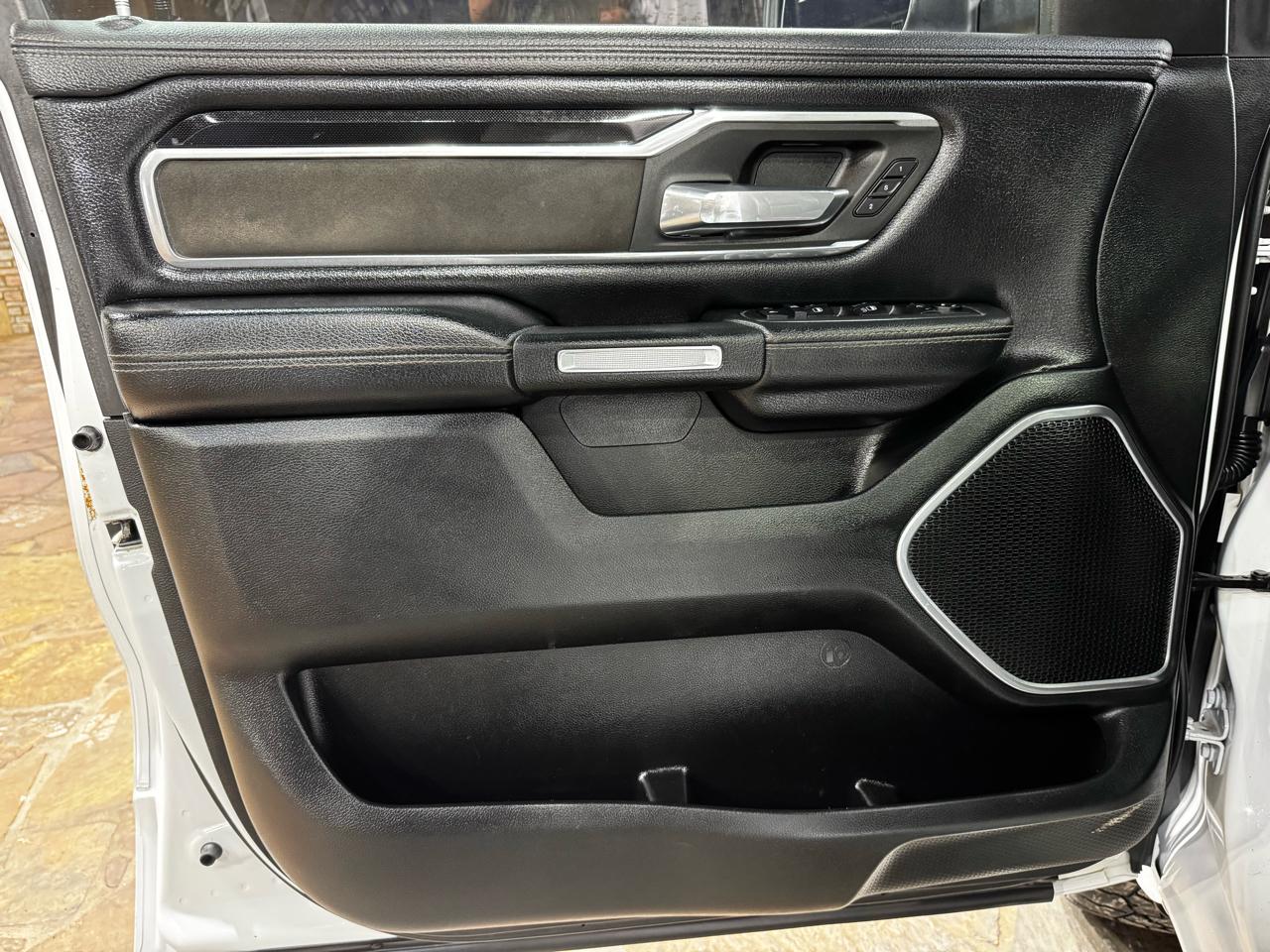 RAM 1500 Laramie 4x4 Crew Cab 5'7" Box 2021