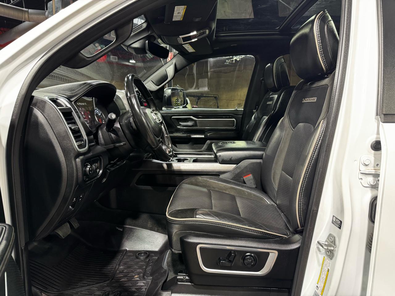 RAM 1500 Laramie 4x4 Crew Cab 5'7" Box 2021