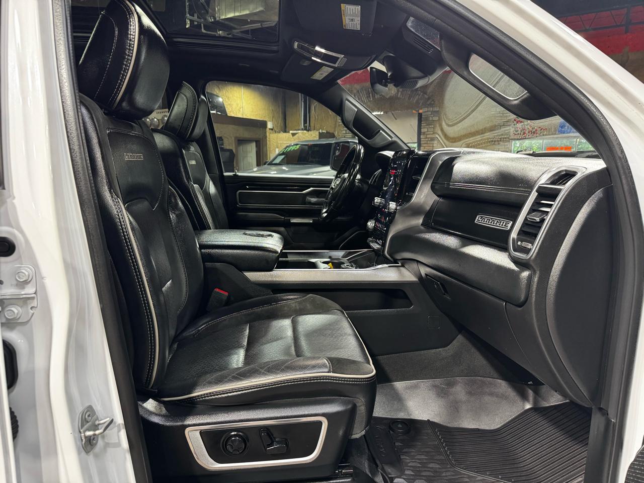 RAM 1500 Laramie 4x4 Crew Cab 5'7" Box 2021
