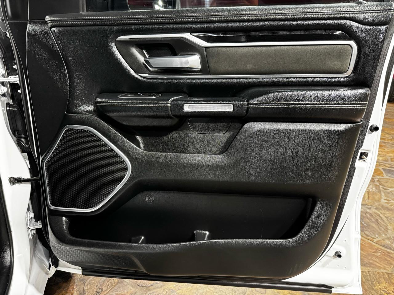 RAM 1500 Laramie 4x4 Crew Cab 5'7" Box 2021
