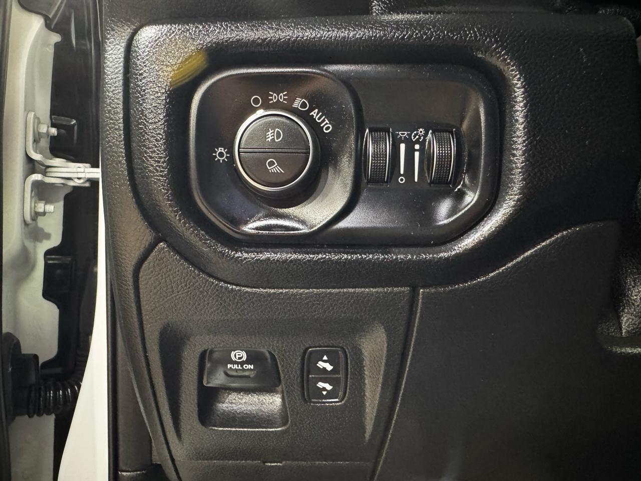 RAM 1500 Laramie 4x4 Crew Cab 5'7" Box 2021
