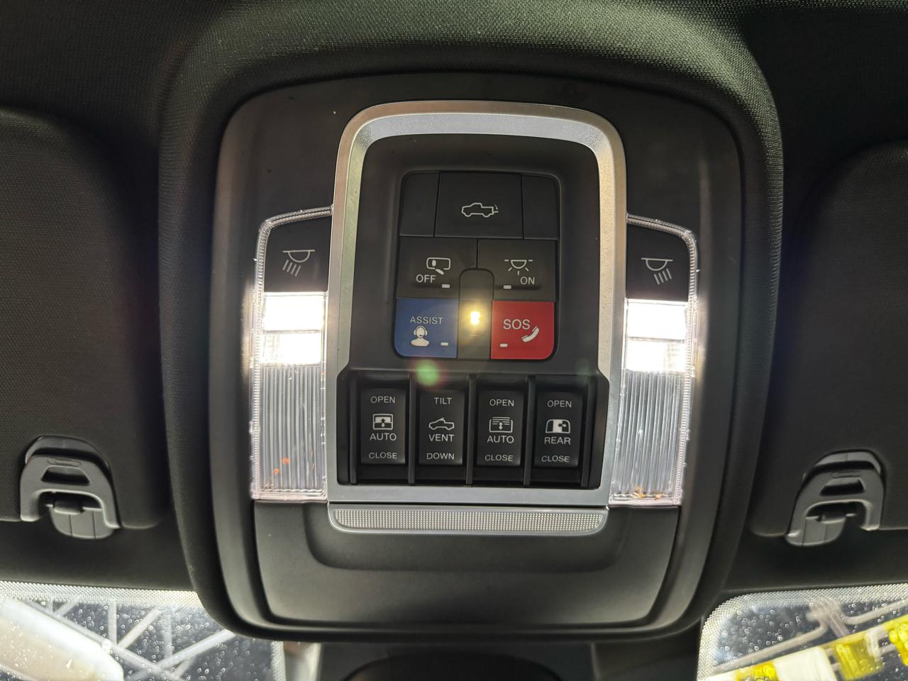 RAM 1500 Laramie 4x4 Crew Cab 5'7" Box 2021