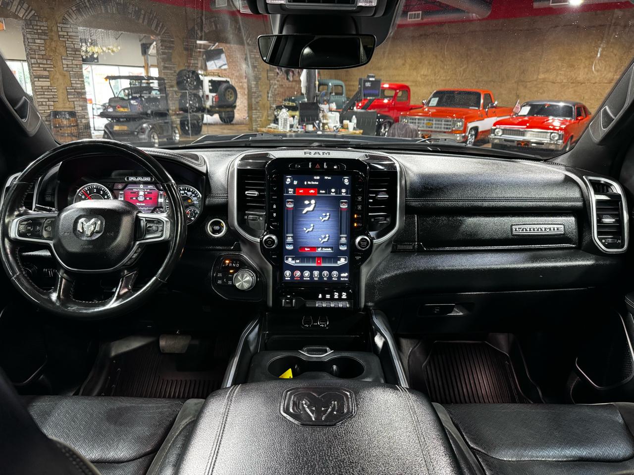 RAM 1500 Laramie 4x4 Crew Cab 5'7" Box 2021