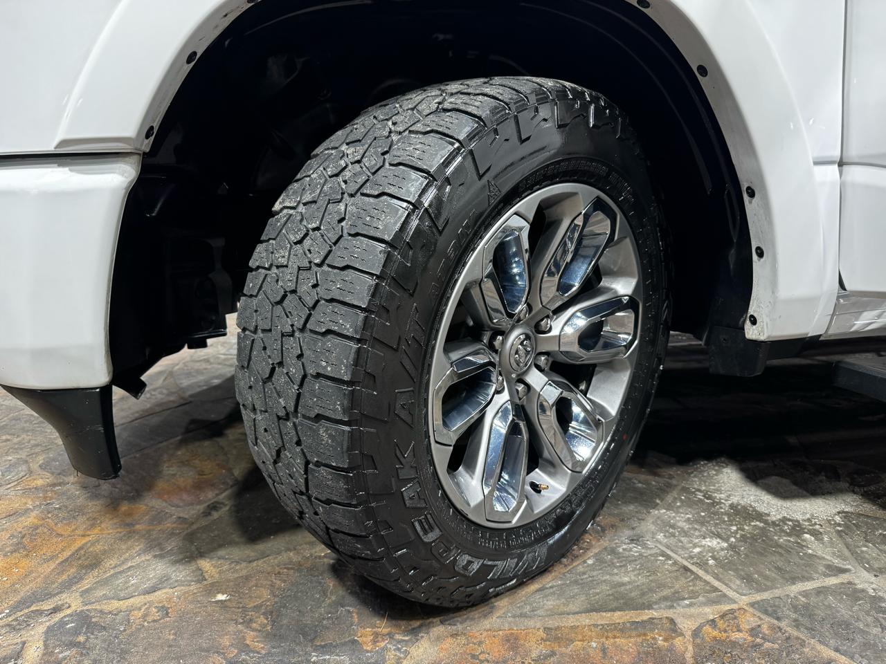 RAM 1500 Laramie 4x4 Crew Cab 5'7" Box 2021
