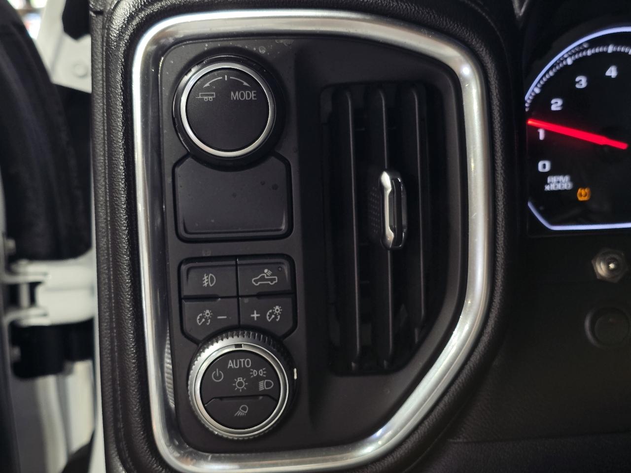 Chevrolet Silverado 2500HD 2WD Crew Cab 172" LT 2020