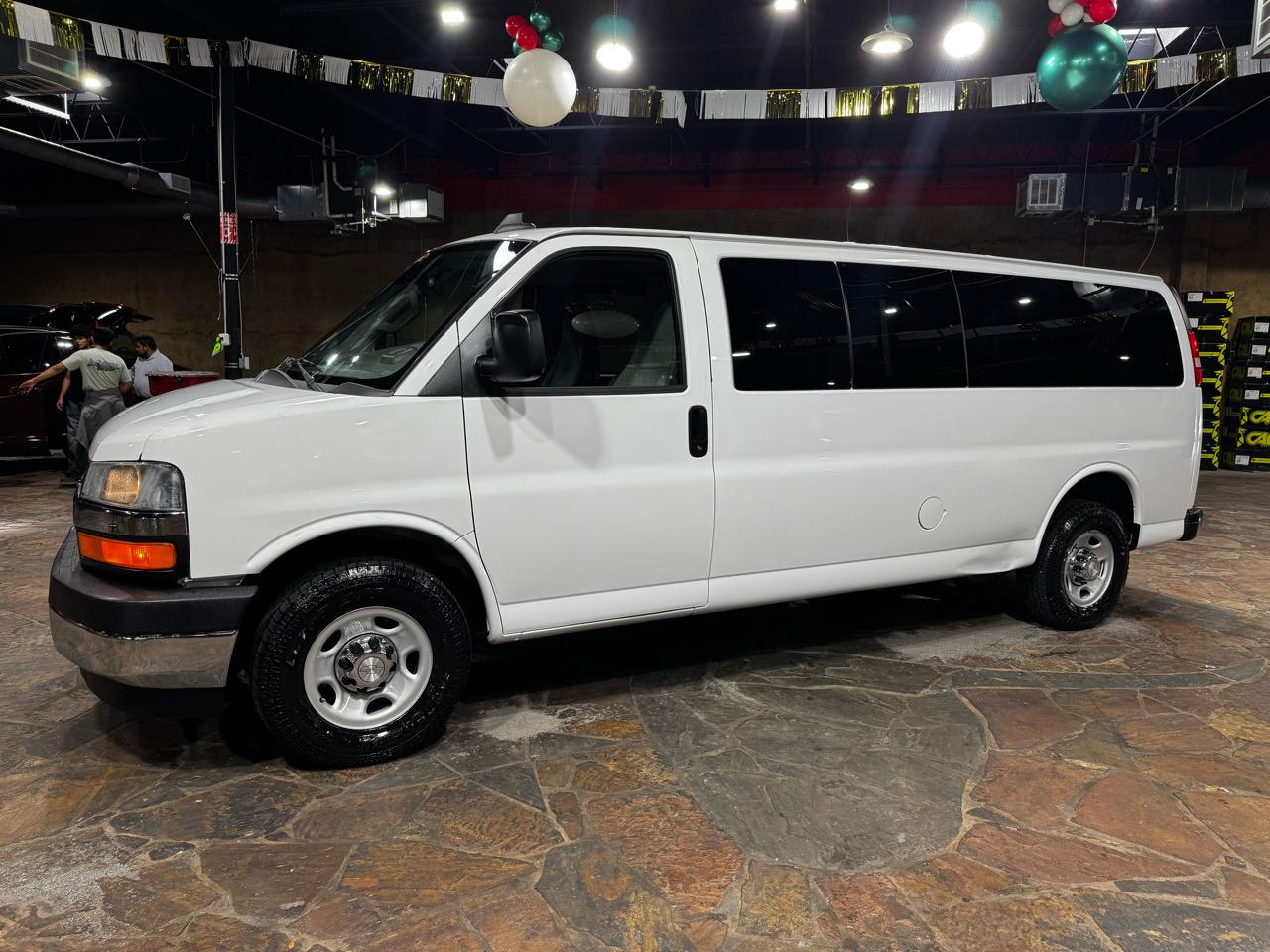 Chevrolet Express Passenger RWD 3500 155" LT 2019