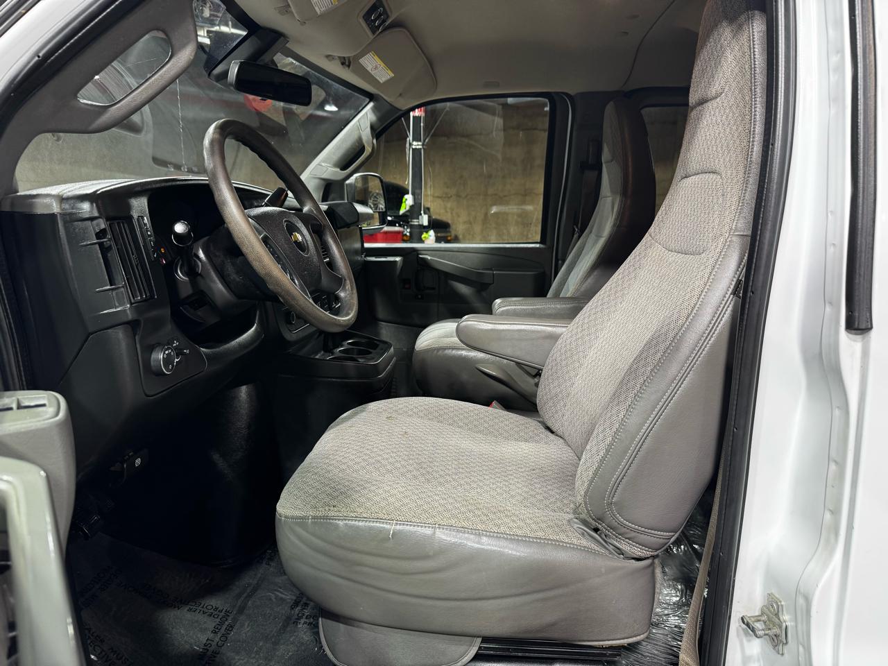 Chevrolet Express Passenger RWD 3500 155" LT 2019