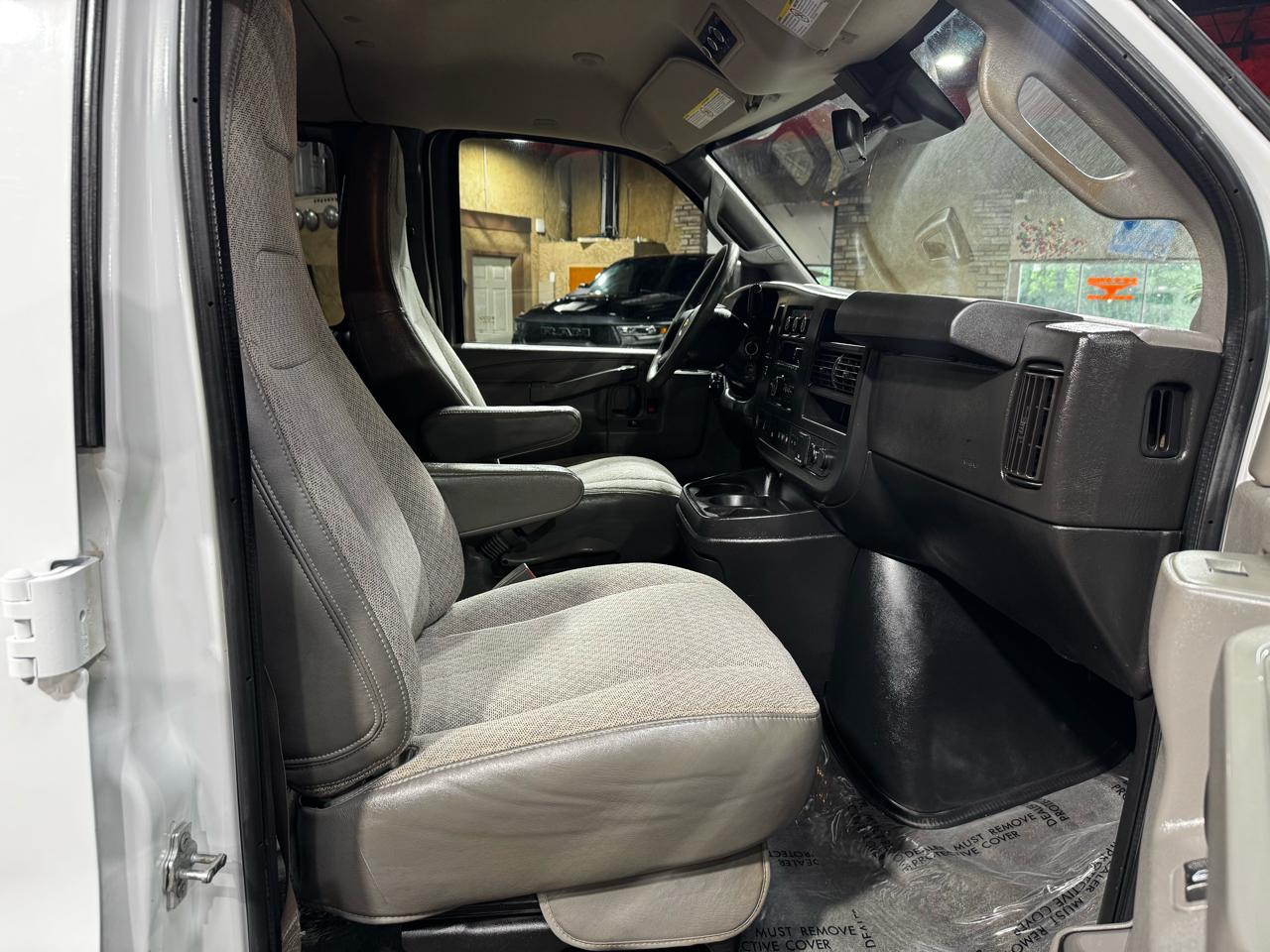 Chevrolet Express Passenger RWD 3500 155" LT 2019