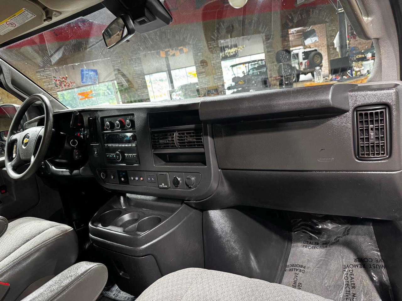 Chevrolet Express Passenger RWD 3500 155" LT 2019