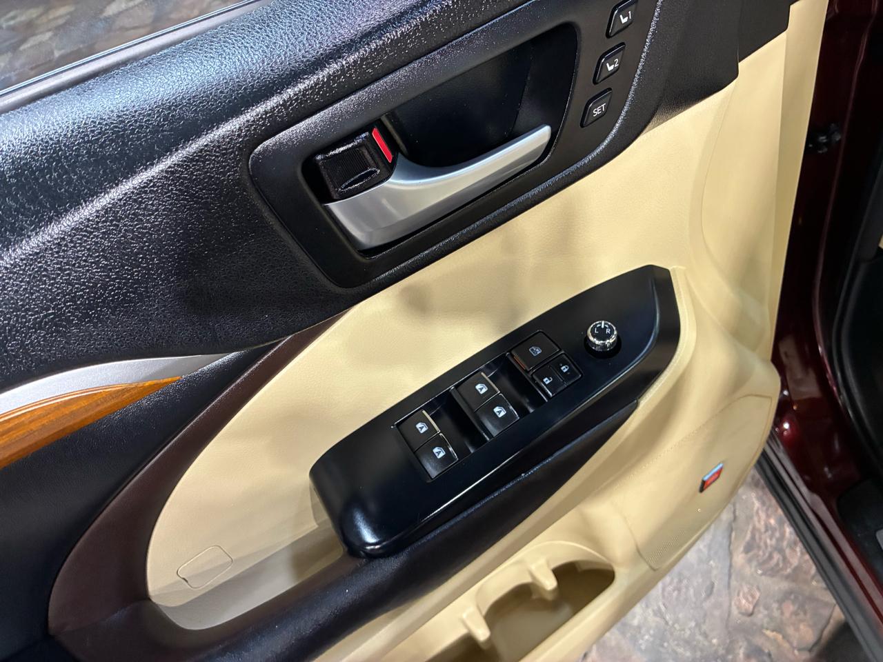 Toyota Highlander Limited V6 FWD (Natl) 2017