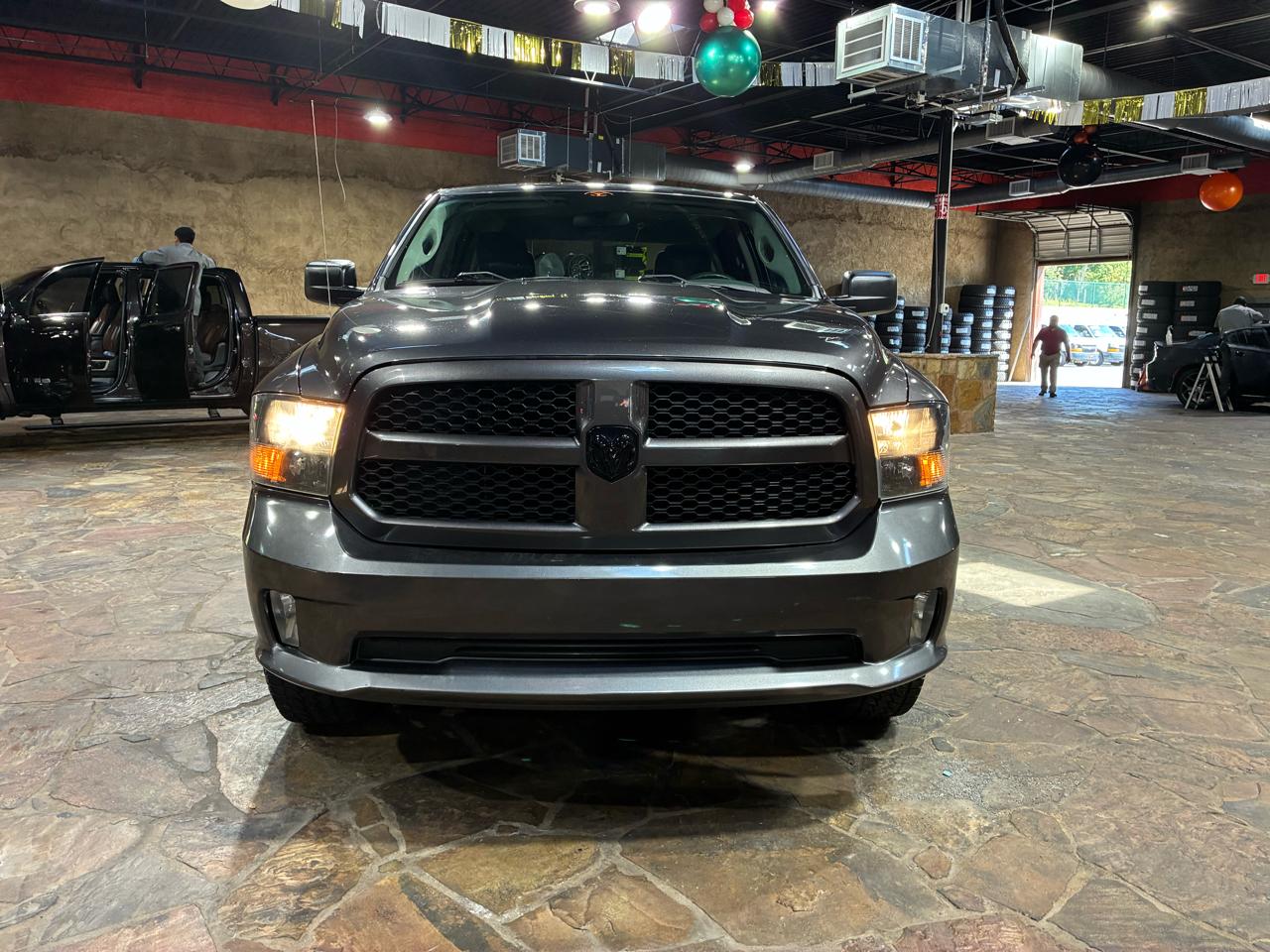RAM 1500 Express 4x2 Crew Cab 5'7" Box 2018