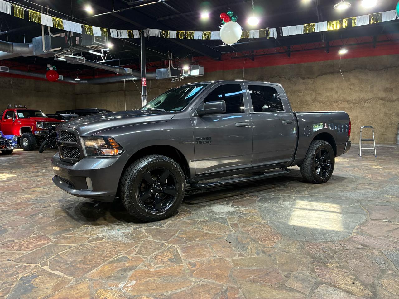 RAM 1500 Express 4x2 Crew Cab 5'7" Box 2018