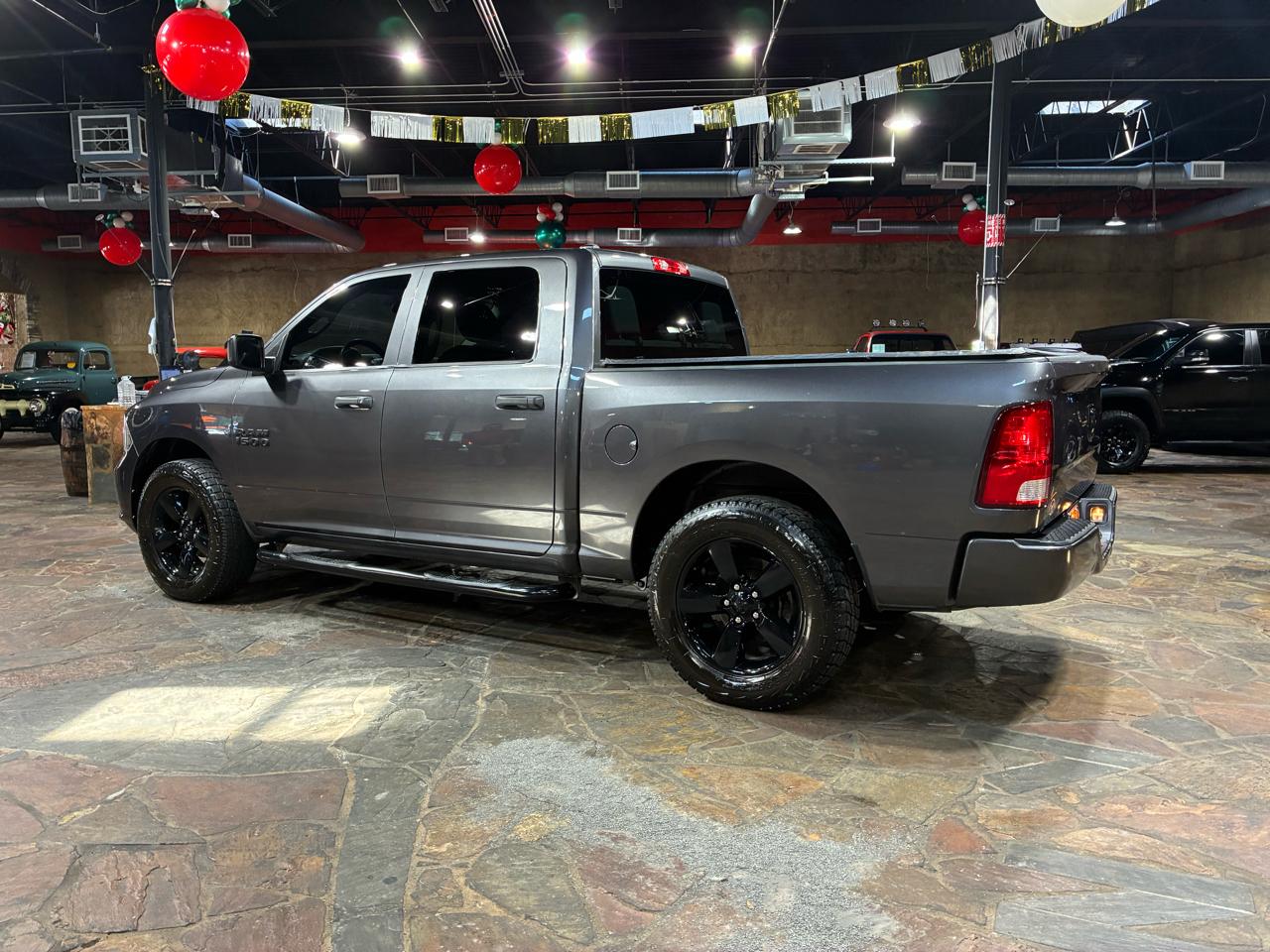 RAM 1500 Express 4x2 Crew Cab 5'7" Box 2018