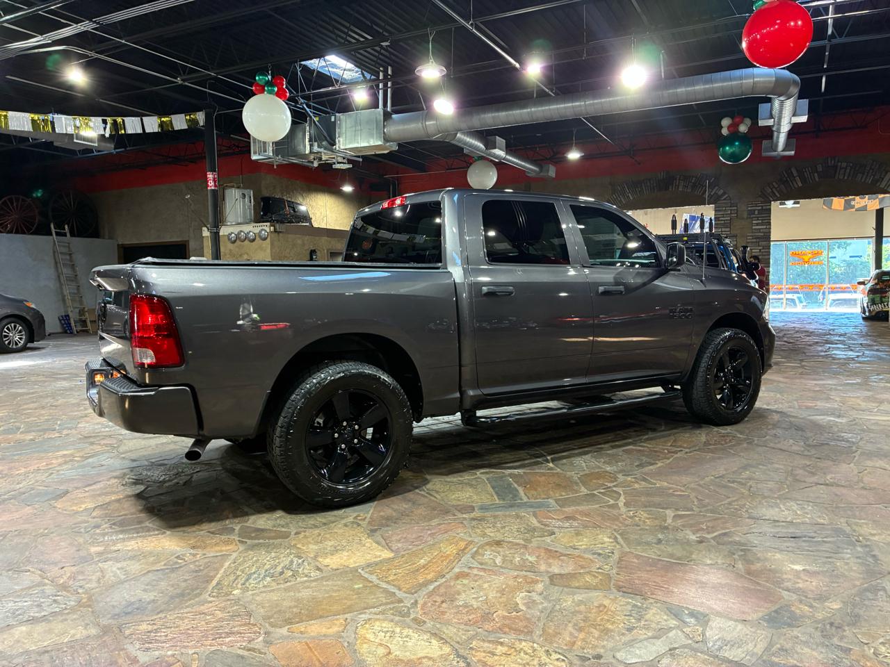 RAM 1500 Express 4x2 Crew Cab 5'7" Box 2018
