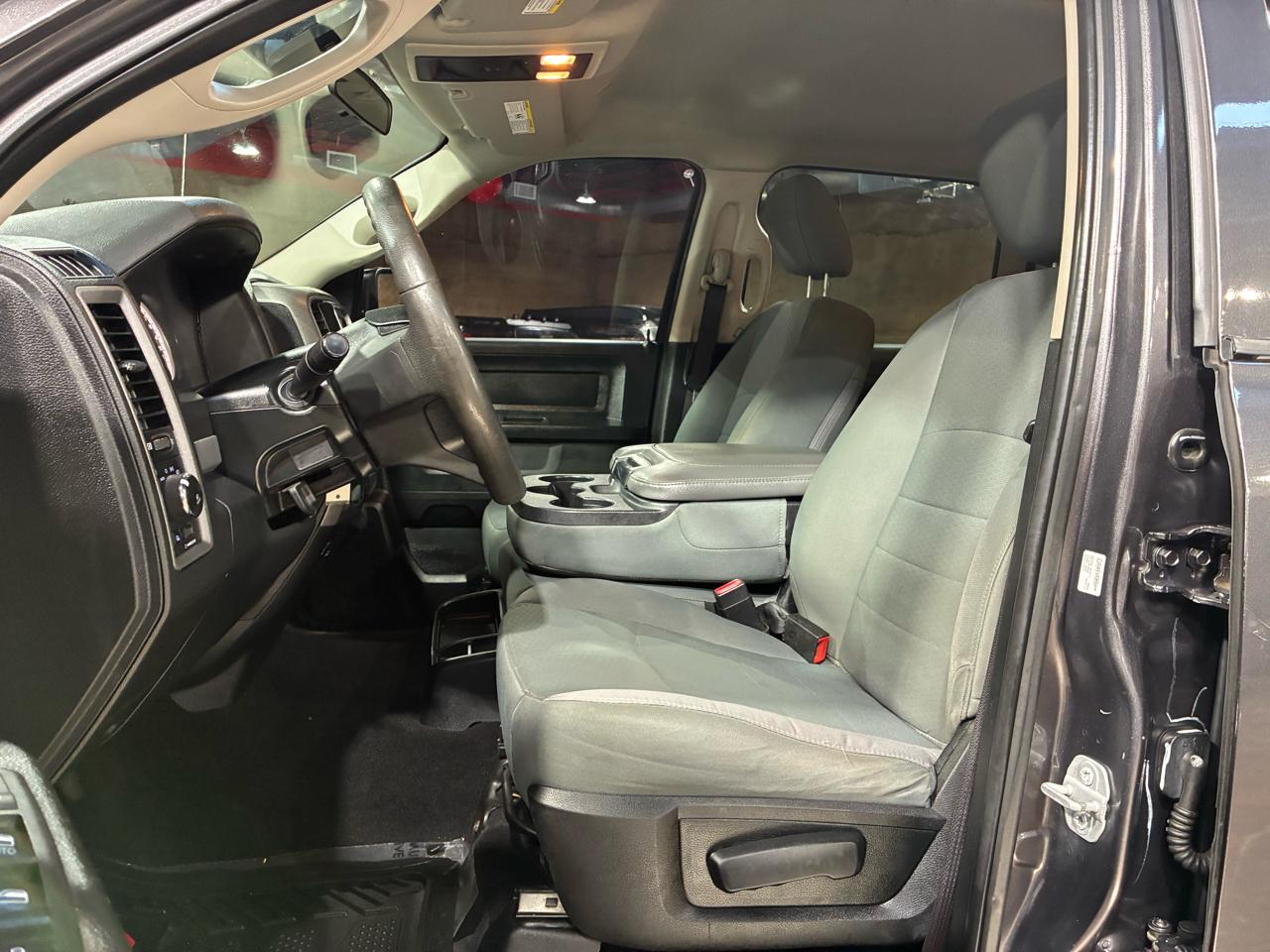 RAM 1500 Express 4x2 Crew Cab 5'7" Box 2018