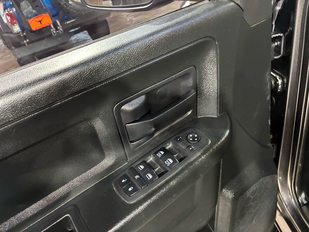 RAM 1500 Express 4x2 Crew Cab 5'7" Box 2018