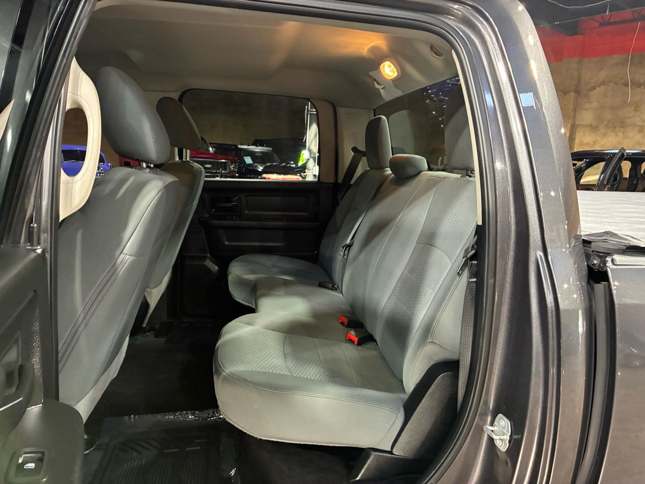 RAM 1500 Express 4x2 Crew Cab 5'7" Box 2018