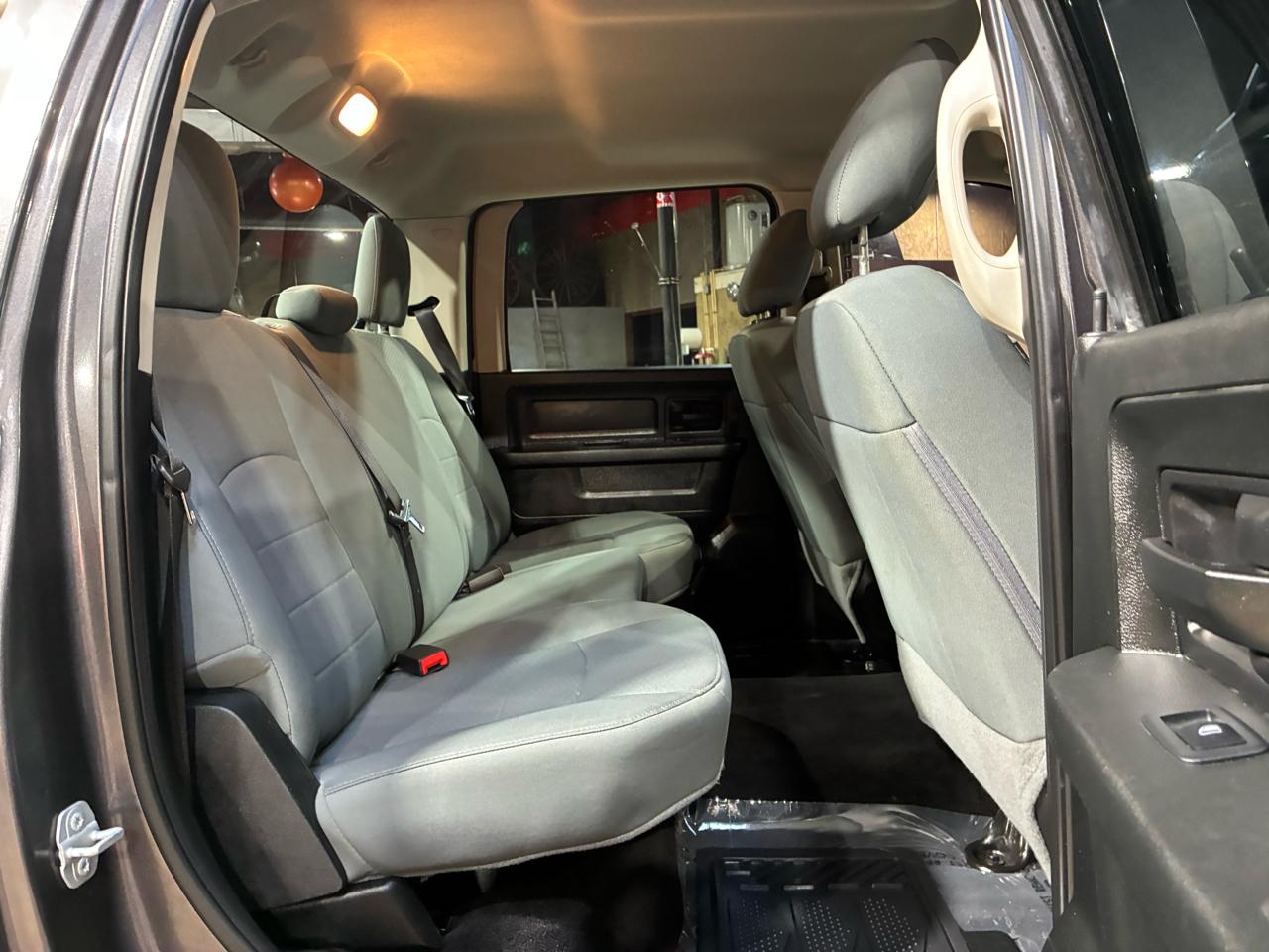 RAM 1500 Express 4x2 Crew Cab 5'7" Box 2018