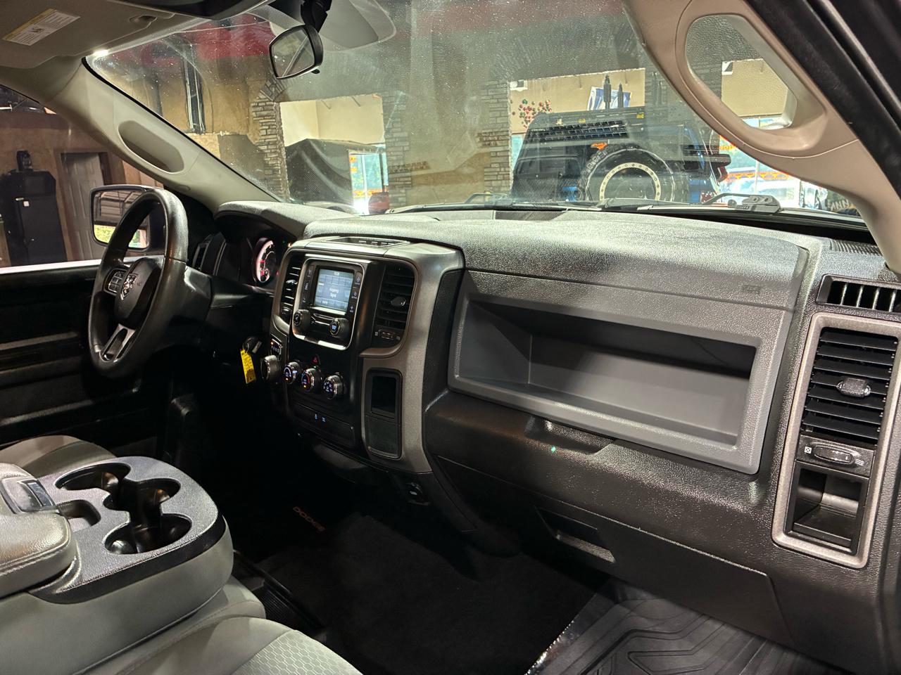 RAM 1500 Express 4x2 Crew Cab 5'7" Box 2018