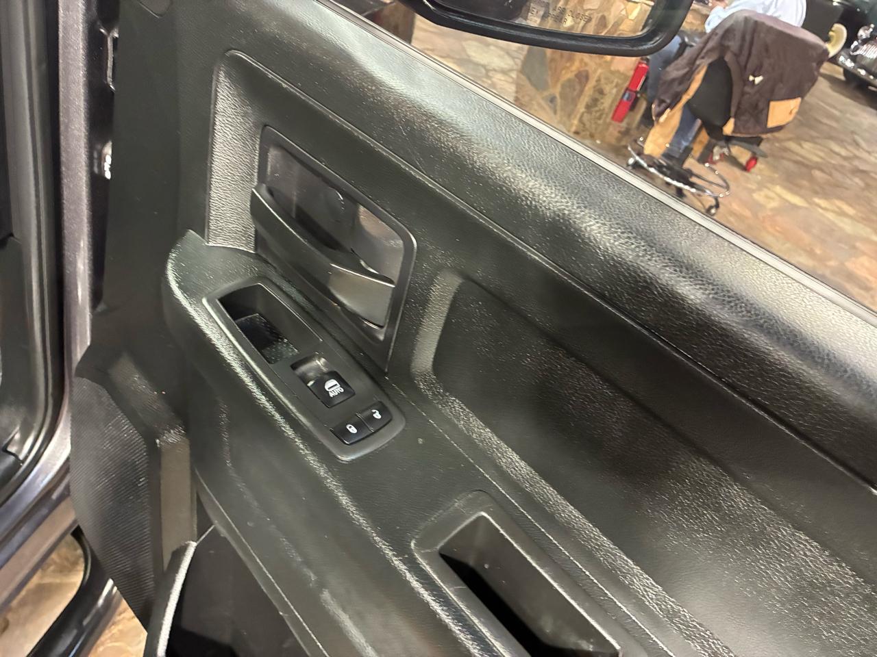 RAM 1500 Express 4x2 Crew Cab 5'7" Box 2018