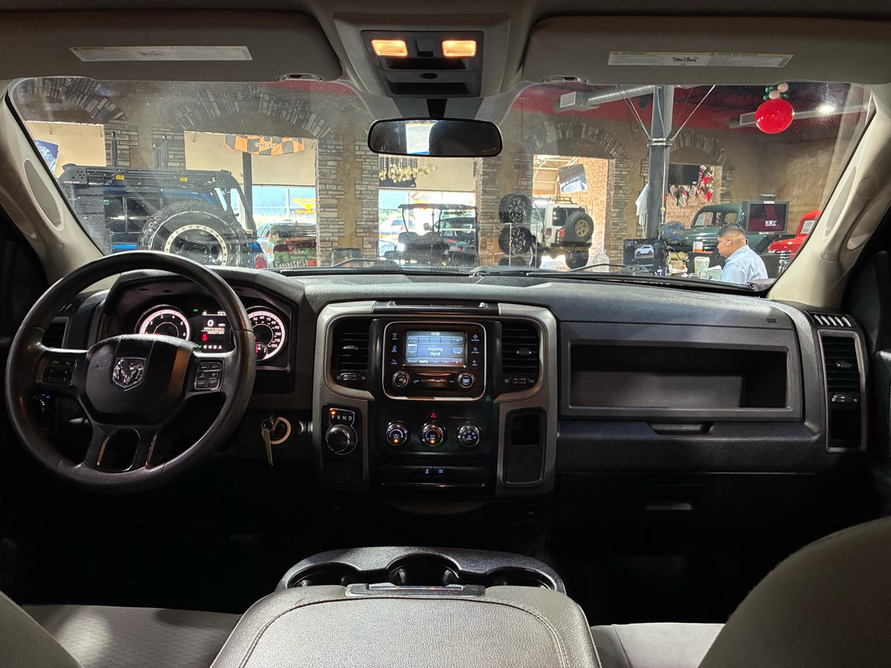 RAM 1500 Express 4x2 Crew Cab 5'7" Box 2018