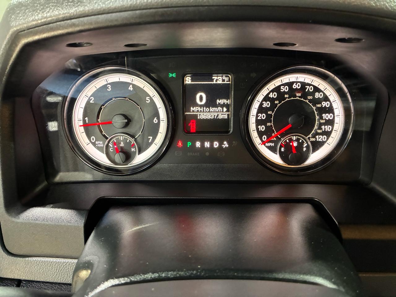 RAM 1500 Express 4x2 Crew Cab 5'7" Box 2018
